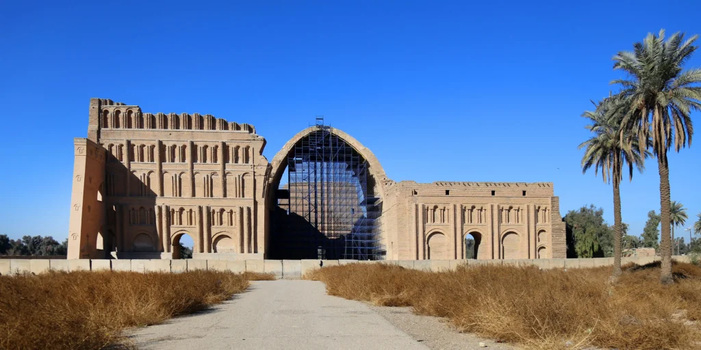 aq-e Kisra arch from the Sasanian Empire (Sasanian Empire) in Iran