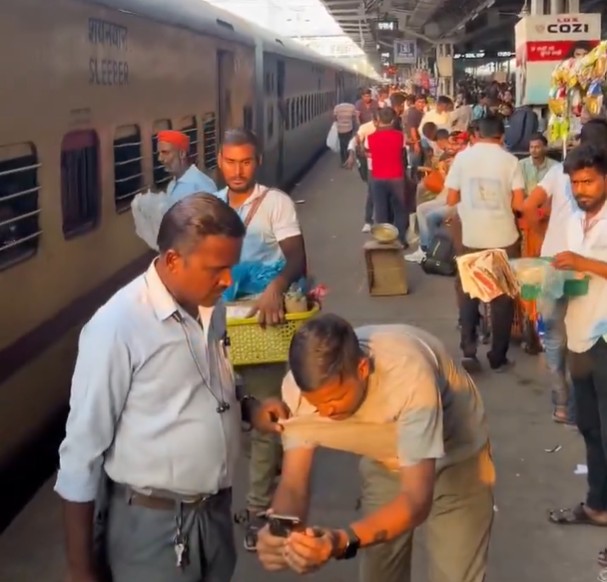 Samosa Payment Dispute